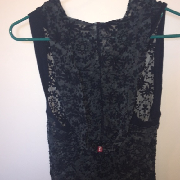 Hard tail lace short sleeve hoodie. - Picture 4 of 5